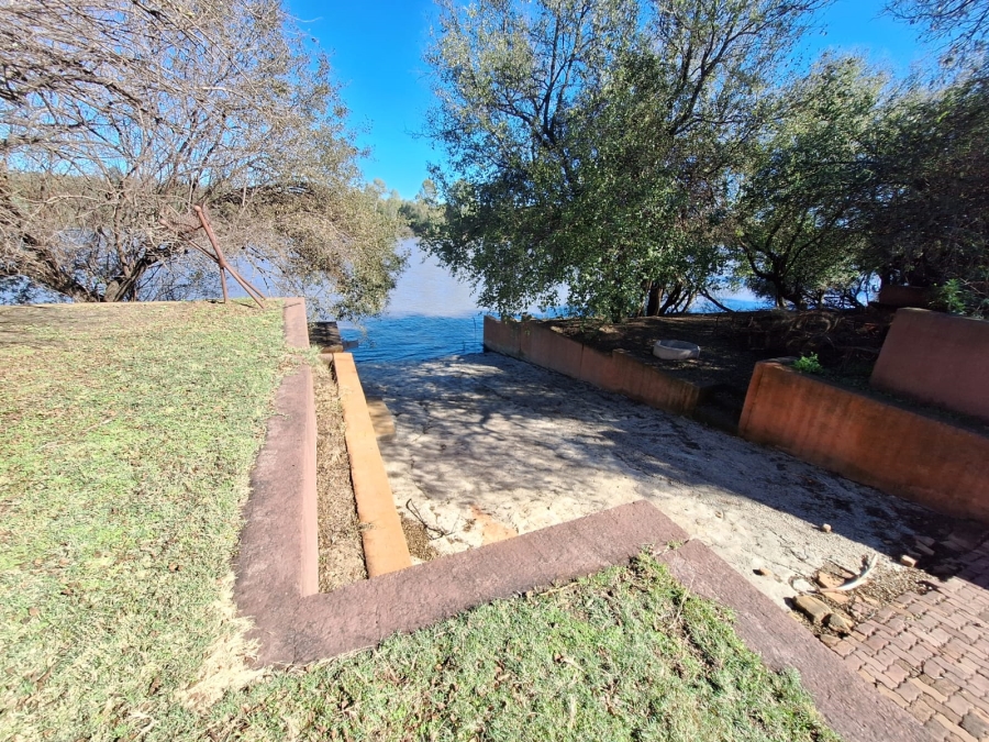 4 Bedroom Property for Sale in Kroonstad Rural Free State